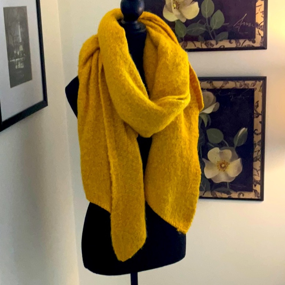 Mustard yellow American eagle Arie oversized knit scarf. Super soft